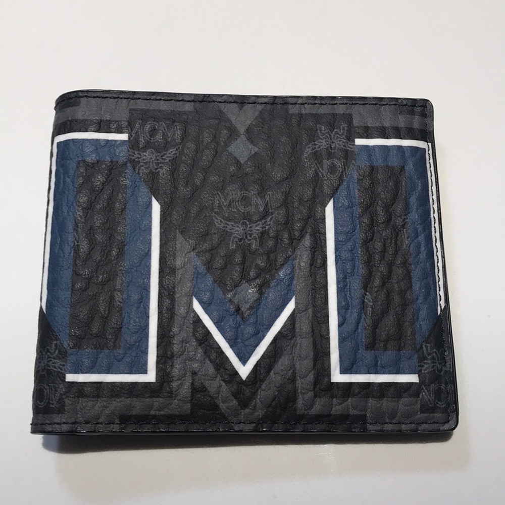 MCM Stark Gunta Visetos 8cc bifold wallet in Black